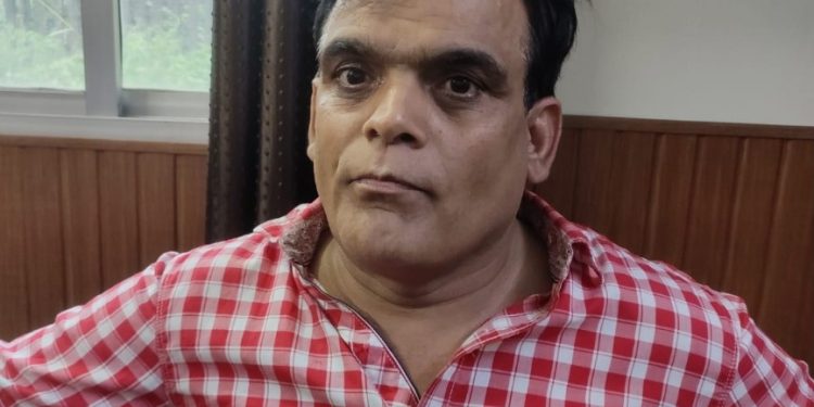 एक्शन: सतपाल महाराज ने रिश्वतखोर PCS अधिकारी को निलंबित करने दिये आदेश..