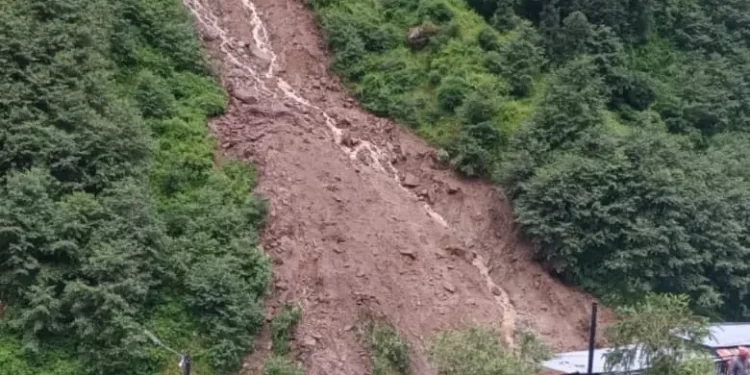दुखद: यहां भूस्खलन की चपेट में आने से 3 मासूम मलवे में दबे, 2 की मौत, 1 घायल..
