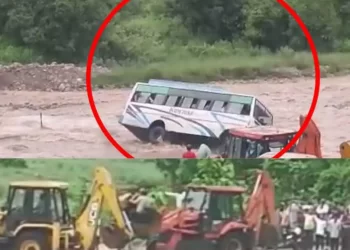 आफ़त की बारिश: यहां यात्रियों से भरी बस बरसाती नाले में बही। देखें वीडियो..