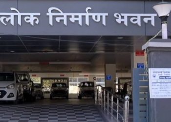 उत्तरकाशी: पीडब्ल्यूडी की धांधलेबाजी आई सामने चंद घंटों में उखड़ रही नई सड़क की पेंटिंग