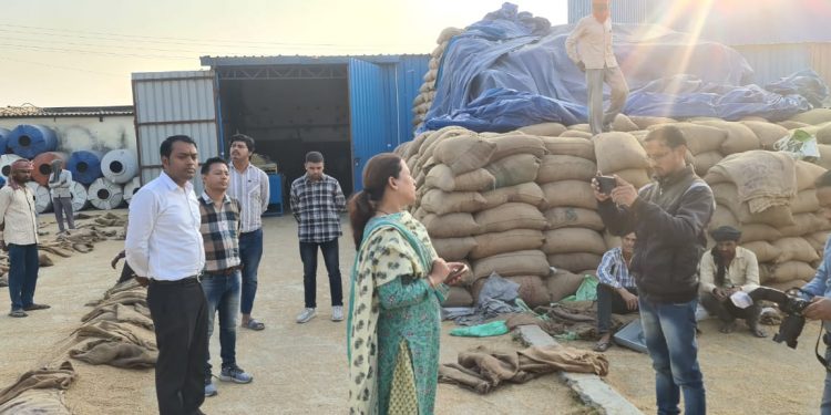 रेखा आर्या ने किया धान मिलों का औचक निरीक्षण, सामने आई कई खामियां, बंद करने के दिए निर्देश ।