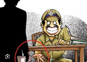 उत्तराखंड :  रिश्वत लेते रंगे हाथ पकड़ा गया मित्र पुलिस का कांस्टेबल।