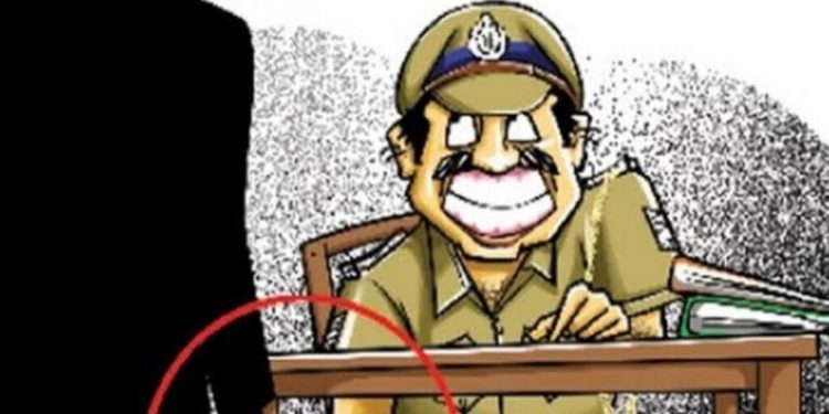 उत्तराखंड : रिश्वत लेते रंगे हाथ पकड़ा गया मित्र पुलिस का कांस्टेबल।