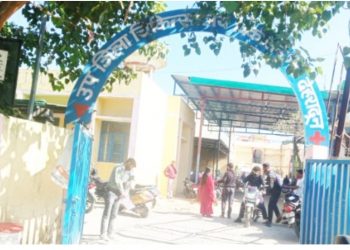 लापरवाही : उत्तराखंड में इस अस्पताल में  मरीजों की जान से हो रहा खिलवाड़, मरीजों को छोड़ चिकित्सक फरमा रहे आराम।