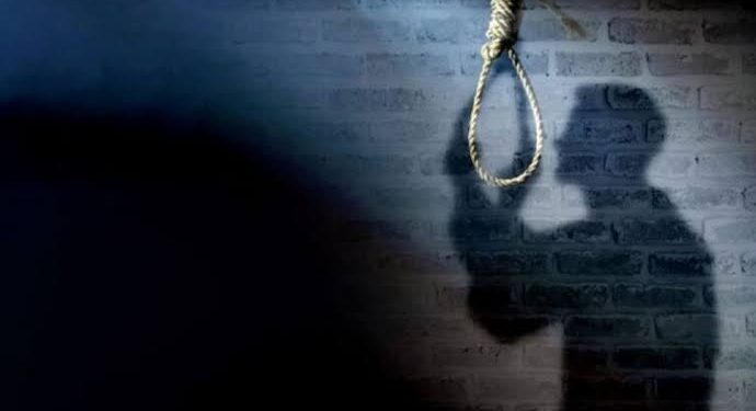 दुखद : उत्तरांचल यूनिवर्सिटी के छात्र ने पीजी मे पंखे से लटक कर लगाई फांसी।