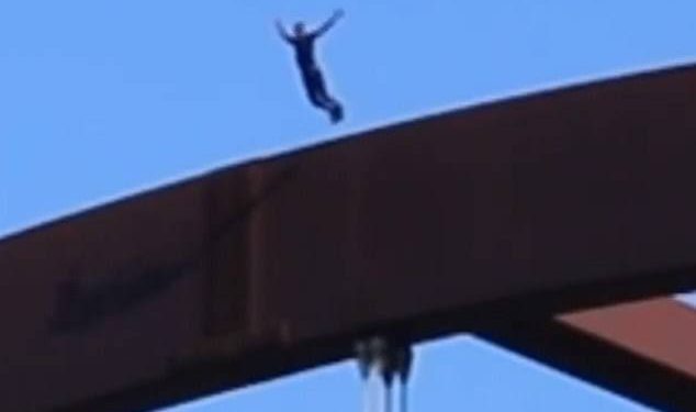 ब्रेकिंग न्यूज: सुबह सुबह व्यक्ति ने अलकनंदा नदी में लगाई छलांग।