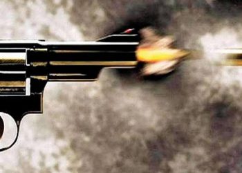 बड़ी खबर: यहां युवक ने युवती के मुंह में पिस्टल डालकर तीन बार चलाई गोली, लेकिन एक बार भी नही चली, लोगों ने मौका देख पीट दिया।