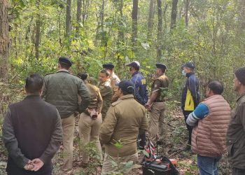 संदिग्ध परिस्थितियों में जंगल में मिला लापता युवती का अधजला शव।