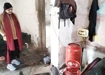 यहां Dm ने किया अवैध  गैस रिफिल का भांडा फोड़, मचा हड़कंप