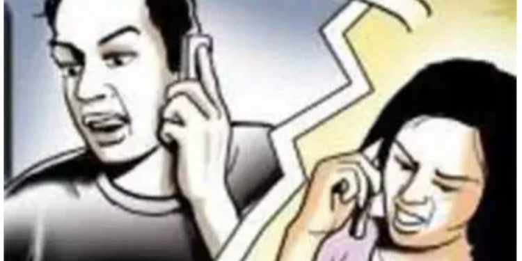 गजब : युवक ने अपनी प्रेमिका के साथ मिलकर अपने बाप को किया ब्लैकमेल और वसूले 3 लाख रुपए।