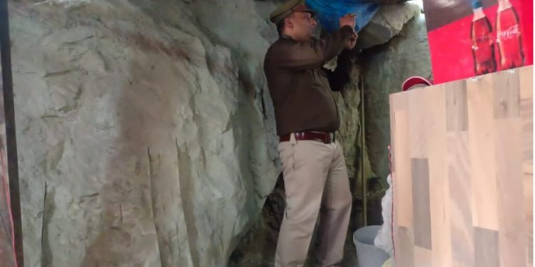 गजब: यहां सिलक्यारा सुरंग जैसा हादसा होते होते रह गया, दुकानदार ने पहाड़ काट कर बना दी सुरंग, प्रशासन को भनक तक नहीं