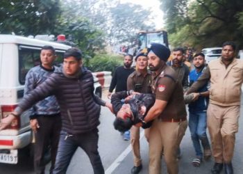 हादसा : नैनीताल में दुखद हादसा, टेंपो ट्रैवलर दुर्घटनाग्रस्त, दो युवतियों की मौत 19 लोग घायल।