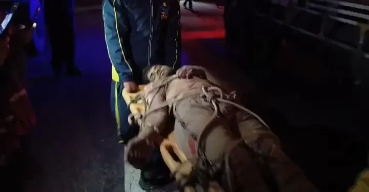 हादसा: उत्तराखंड में यहां वाहन गिरा गहरी खाई में, चालक गंभीर रूप से घायल।