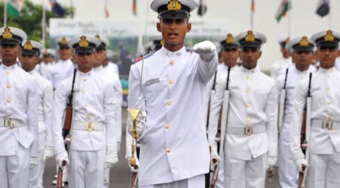 भारतीय नौसेना में निकली बंपर भर्तियां, ऐसे करें अप्लाई
