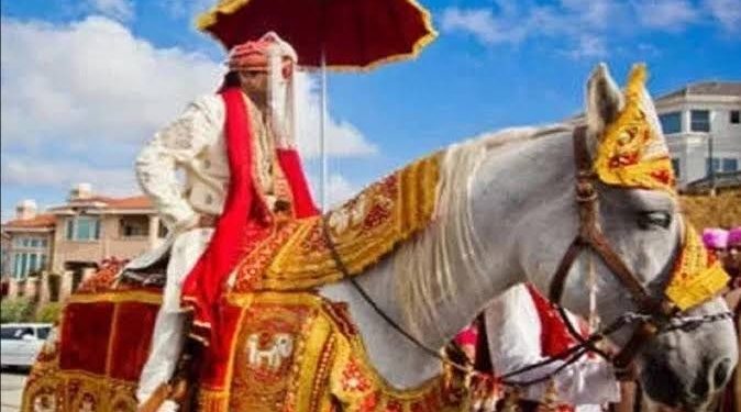 हलद्वानी : चलती शादी में मंडप से दूल्हा समेत परिवार को उठा ले गई पुलिस।