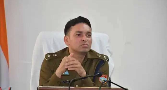 Uttarakhand news : चौकी में हो रहा था ये काम, एसएसपी ने किया पूरी चौकी को लाइन हाजिर।
