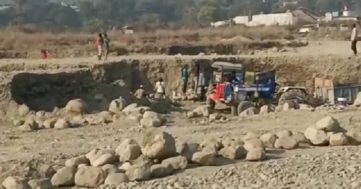 बड़ी खबर : कैंचीवाला रमसावाला में लगे छः छः स्टोन क्रेसर उड़ा रहे हैं NGT के नियमों की धज्जियां