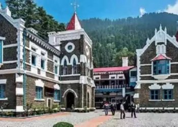 उत्तराखंड : उच्च न्यायालय ने जिला जज को किया निलंबित, यह है वजह ।