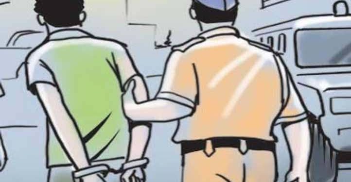 BIG BREAKING : पिता की हत्या की, पत्नी को घायल किया, पुलिस पर चलाई गोली अब हिरासत में ।