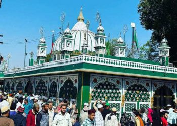 Uttarakhand news : आजादी के बाद पहली बार उत्तराखंड में इस दरगाह में फहराया गया तिरंगा, लगे भारत माता की जय के नारे।