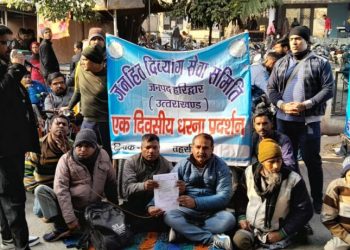 हरिद्वार : दिव्यांगो ने सरकार के खिलाफ किया प्रदर्शन, सड़क जाम कर रोष जताया।