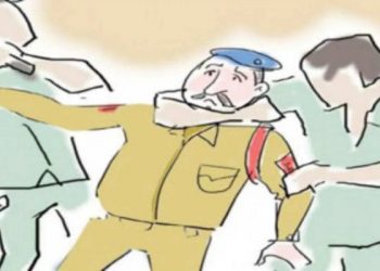 BIG BREAKING : यातायात व्यवस्था दुरुस्त कर रहे कांस्टेबल के साथ  युवक ने  की मारपीट और फाड़ी उसकी वर्दी।