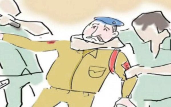 BIG BREAKING : यातायात व्यवस्था दुरुस्त कर रहे कांस्टेबल के साथ  युवक ने  की मारपीट और फाड़ी उसकी वर्दी।