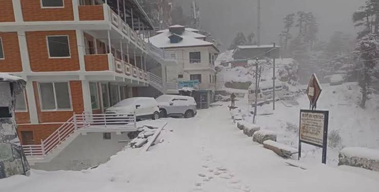 आखिरकार मौसम ने बदली करवट, बारिश के साथ हुई बर्फबारी, जानिए 5 फरवरी तक कैसा रहेगा मौसम।