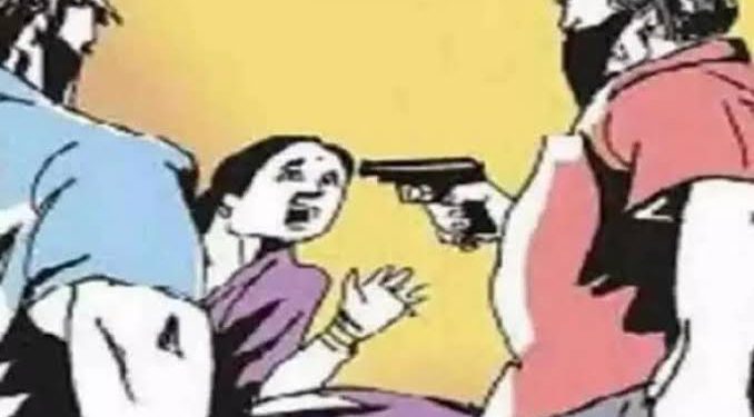 उत्तराखंड में यहां दिनदहाड़े लूटपाट की मंशा से घर में घुसे बदमाश, महिला के गर्दन पर चाकू से वार कर हुए फरार।