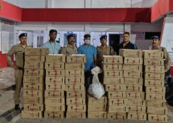 बड़ी खबर: यहां खण्डहर से हो रही थी शराब की तस्करी, 60 पेटी शराब की बरामद..