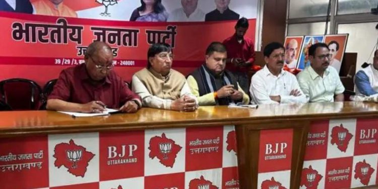 बड़ी खबर: कांग्रेस को झटका, महेश शर्मा ने थामा भाजपा का दामन