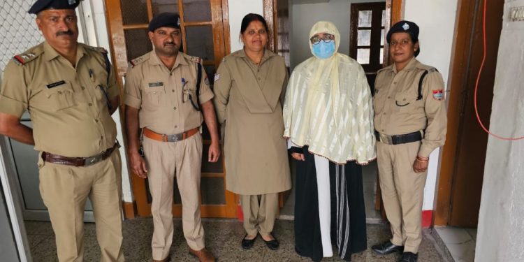 बड़ी खबर: हल्द्वानी हिंसा के मुख्य आरोपी अब्दुल मलिक की पत्नी बरेली से गिरफ़्तार..