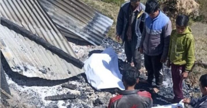 दुखद: यहां दो मंजिला भवन में आग लगने से दो लोगों की जलकर मौत..