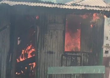 वीडियो: उत्तराखंड के जगलों में आग का कहर जारी, फैक्टरी भी चपेट में ,देखें वीडियो..