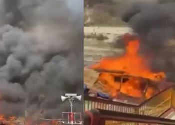 वीडियो: गर्जिया मंदिर परिसर में लगी आग, प्रसाद की दुकानें जलकर खाक..