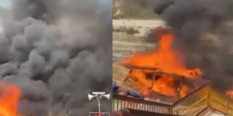 वीडियो: गर्जिया मंदिर परिसर में लगी आग, प्रसाद की दुकानें जलकर खाक..