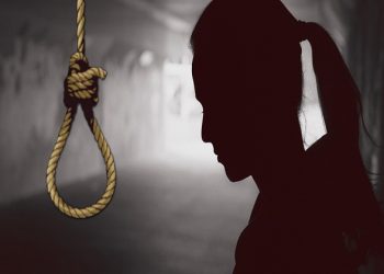 दुखद: यहां दिल्ली निवासी छात्रा ने फांसी लगाकर दी जान..