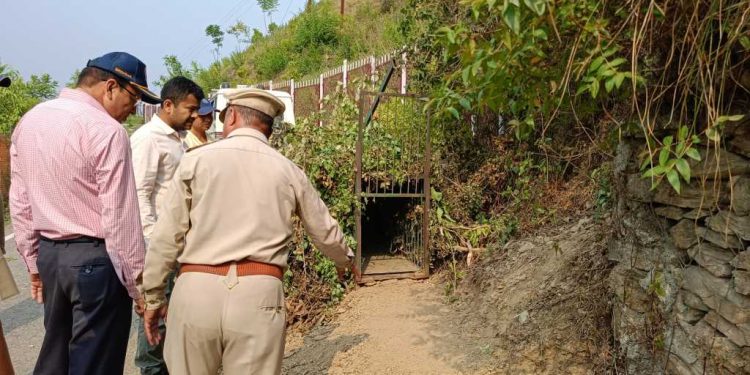 बड़ी खबर: गुलदार के आतंक से दहशत में है श्रीनगर के लोग, प्रशासन ने नाइट कर्फ्यू लगाने के आदेश किए जारी..
