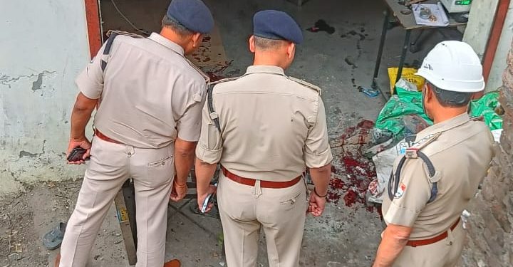 बिग ब्रेकिंग: राजधानी में कबाड़ी की दुकान में फटा बम, 8 लोग घायल, 3 की हालत गंभीर..