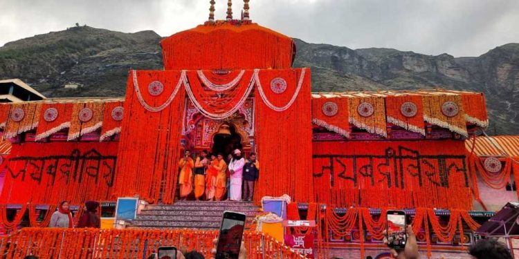 आस्था: पूरे विधि विधान के साथ 6 बजे खुले भू – बैकुंड बद्रीनाथ धाम के कपाट..