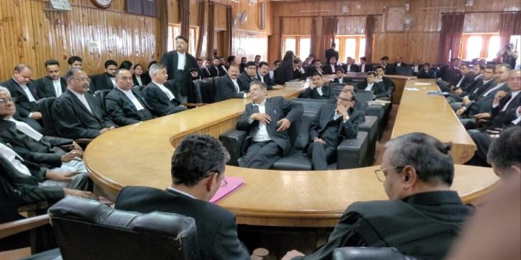 हाइकोर्ट ब्रेकिंग: हाइकोर्ट बार ने खंडपीठ के आदेश के खिलाफ, सुप्रीम कोर्ट जाने का प्रस्ताव पारित किया..