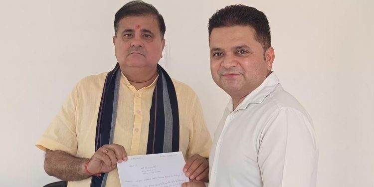 बड़ी खबर: पहाड़ों में पेयजल की समस्या को लेकर आगे आए वरिष्ठ पत्रकार नवल खली, भाजपा प्रदेश अध्यक्ष महेंद्र भट्ट को सौंपा ज्ञापन