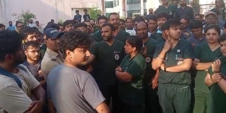 ब्रेकिंग: ऋषिकेश एम्स महिला डॉक्टर प्रकरण में नर्सिंग ऑफिसर गिरफ्तार, बुधवार को कोर्ट में होगा पेश