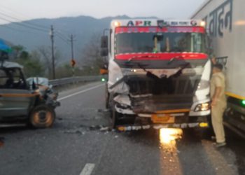 हादसा : यहां हुई ट्रोले व टैक्सी सूमो की आमने सामने की टक्कर, 10 यात्री घायल..