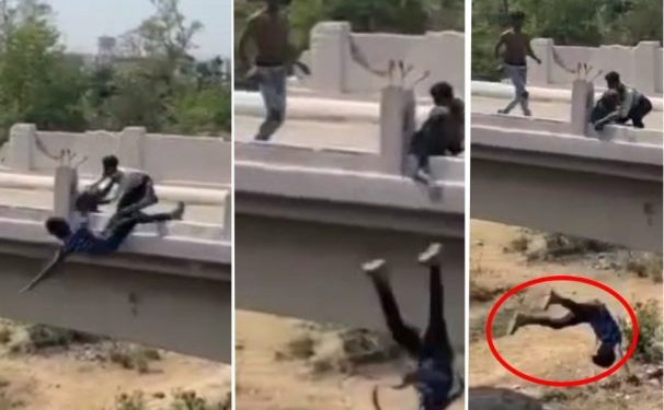 वीडियो: जमकर मारपीट का वीडियो वायरल, पुल से नीचे गिरा युवक, देखें वीडियो….