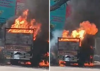 वीडियो: यहां हाइवे पर चलते ट्रक में लगी भीषण आग, देखते देखते ट्रक जलकर खाक, देखें वीडियो..