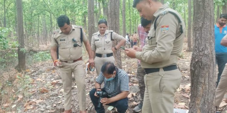 सनसनी: राजधानी में पेड़ से लटका मिला वन कर्मचारी का शव, जांच में जुटी पुलिस..