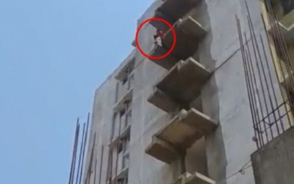 ब्रेकिंग: देहरादून के नामी बिल्डर एस एस साहनी ने, 8 वी मंजिल से कूद कर दी जान..