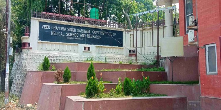 गजब: श्रीनगर मेडिकल कॉलेज से ली डॉक्टर की डिग्री, लेकिन जनता की सेवा से पीछे हटे, सरकार वसूलेगी करोड़ों रुपए 