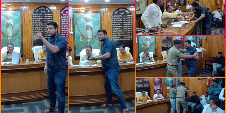 एक्सक्लूसिव: मसूरी में कैबिनेट मंत्री गणेश जोशी की अहम बैठक में, युवक का हाई वोल्टेज हंगामा..